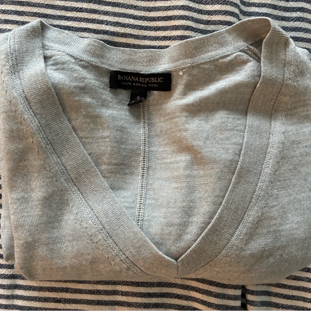 Banana Republic Soft Gray V-Neck Pullover